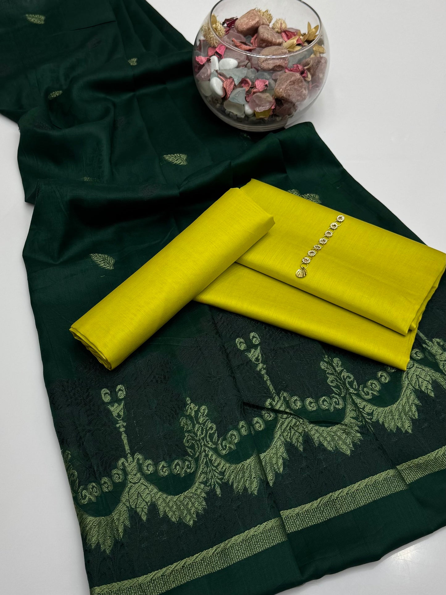 Pure Gtm Lawn Suit With Pure Lawn Brosha Jacquard Shawl 3pc Dress ๐
