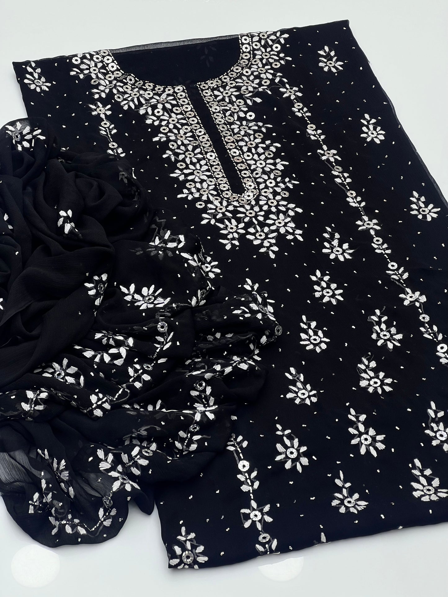 Handmade Pakka Tanka With Mukesh Work On Soft Krinkle Shifoon 2pc 👗