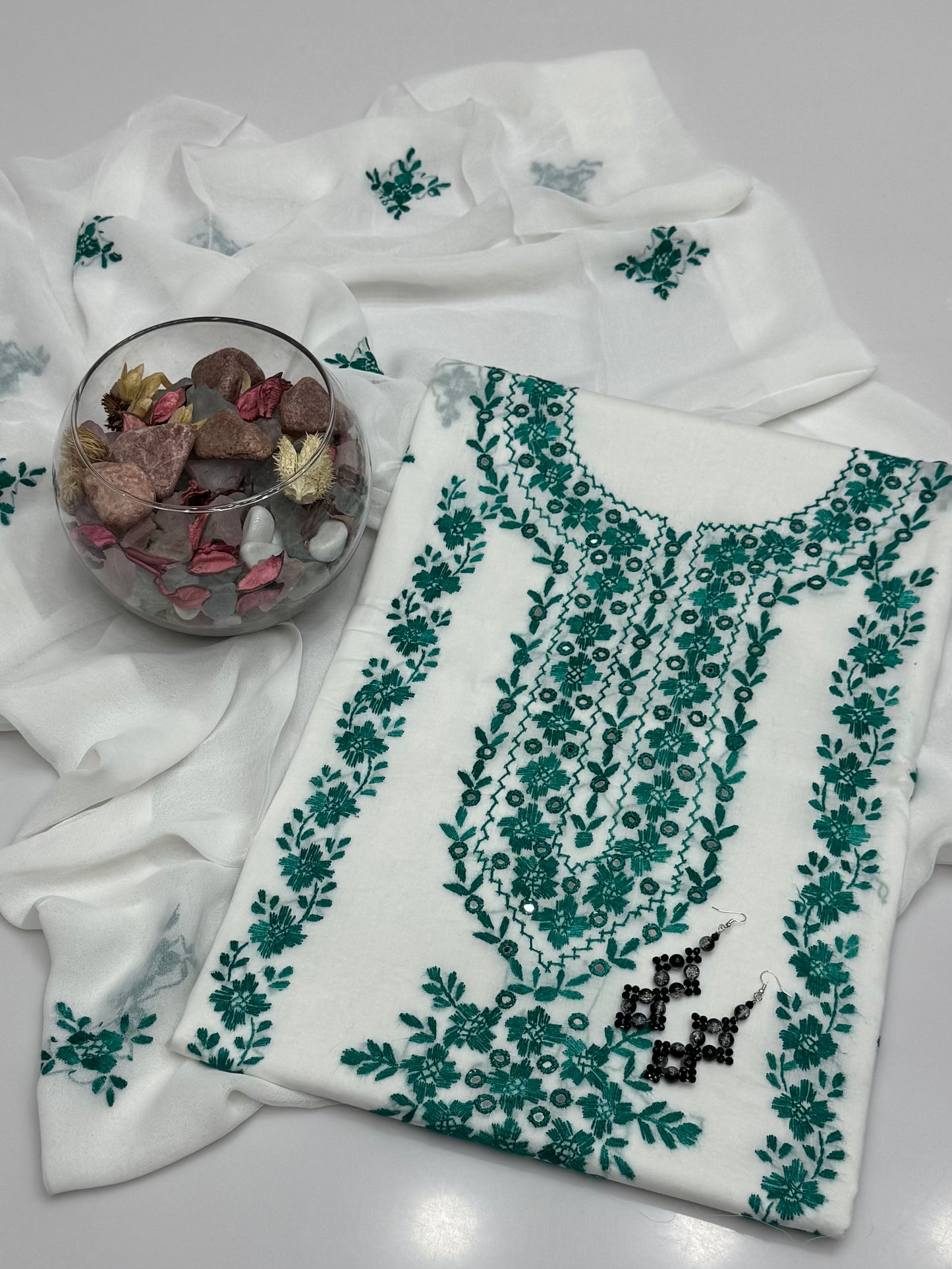 Handmade Pakka Tanka With Mirror Work On Pure Lawn 3pc Suit With Free Earrings 😍