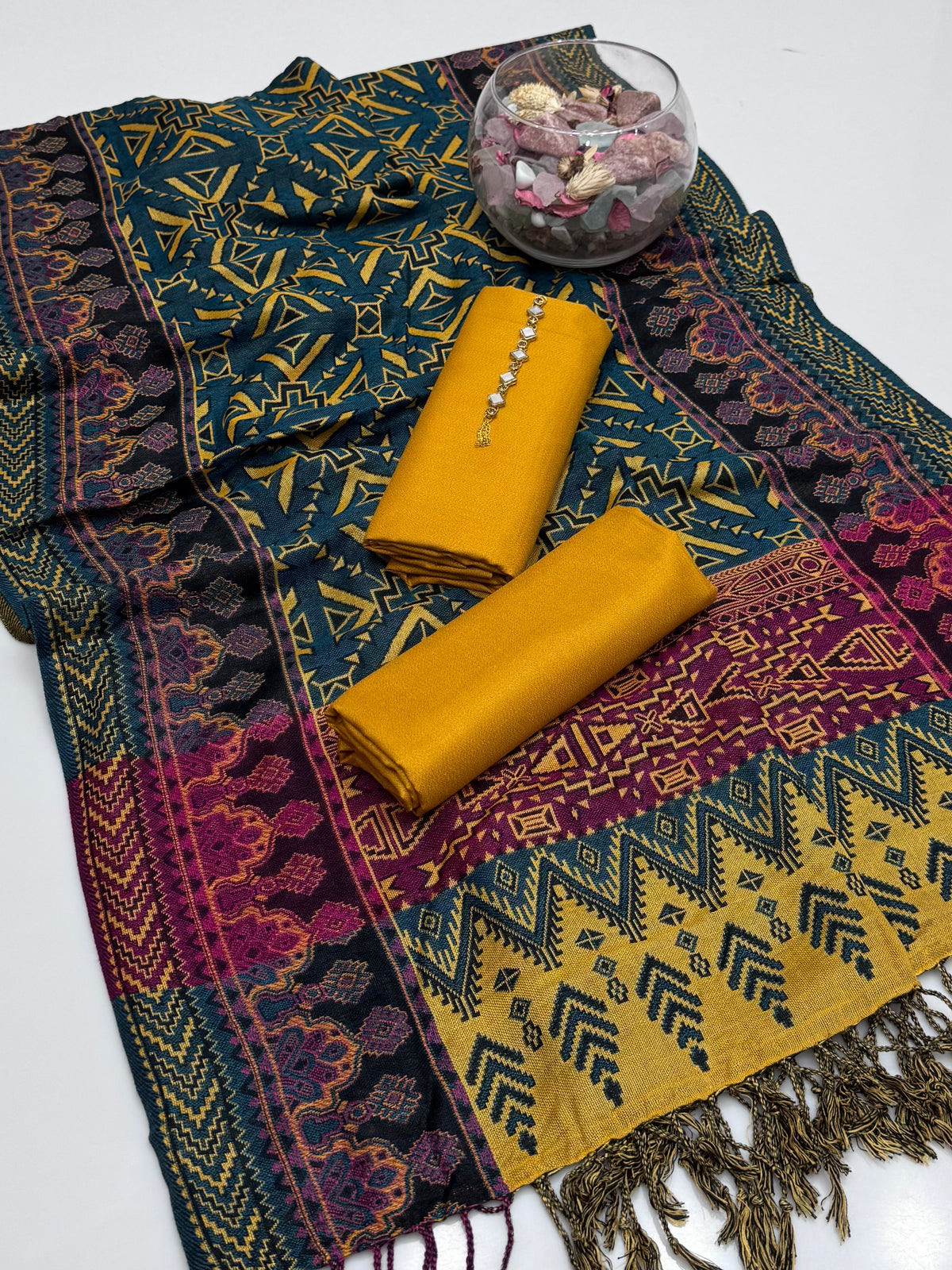 Winter’s Beautiful Pashmina Wool Shawl With Soft Dhanak Shirt Nd Trouser 3pc Dress 👗