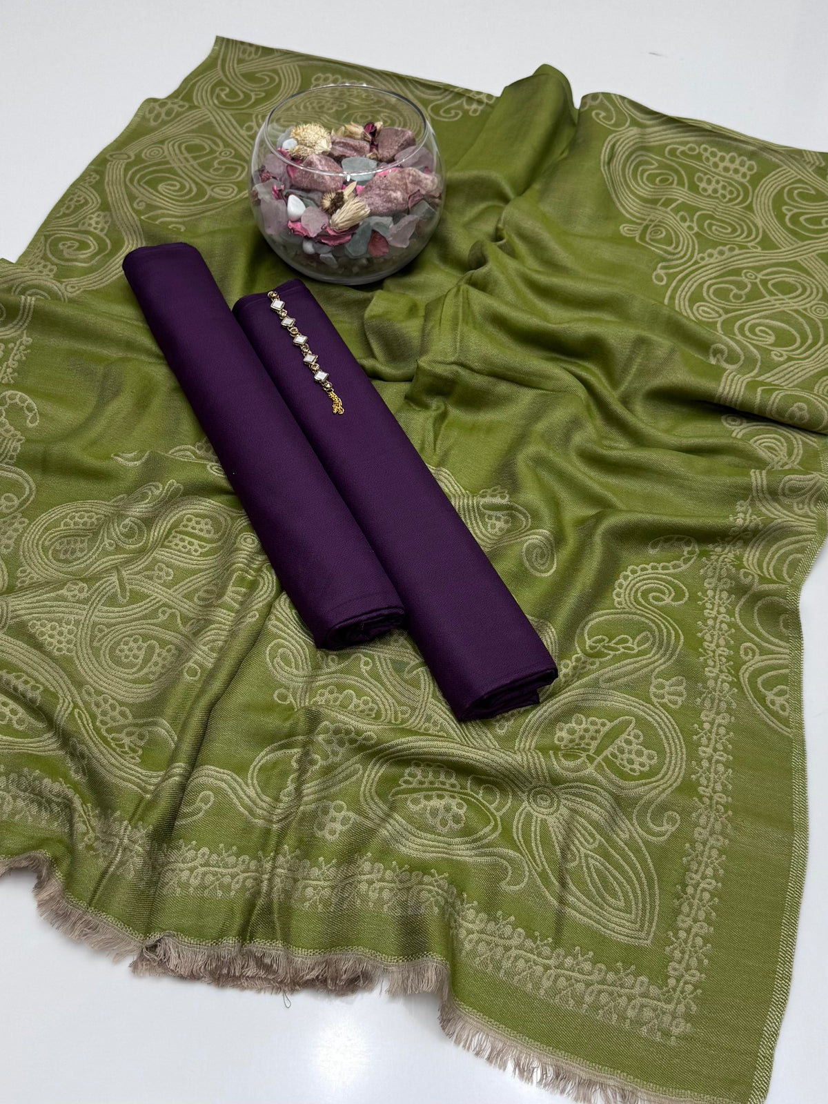 Winter’s Beautiful Pashmina Wool Shawl With Soft Dhanak Shirt Nd Trouser 3pc Dress 👗