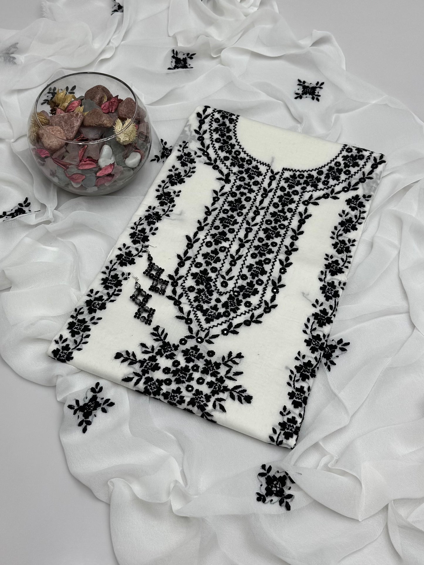 Handmade Pakka Tanka With Mirror Work On Pure Lawn 3pc Suit With Free Earrings 😍