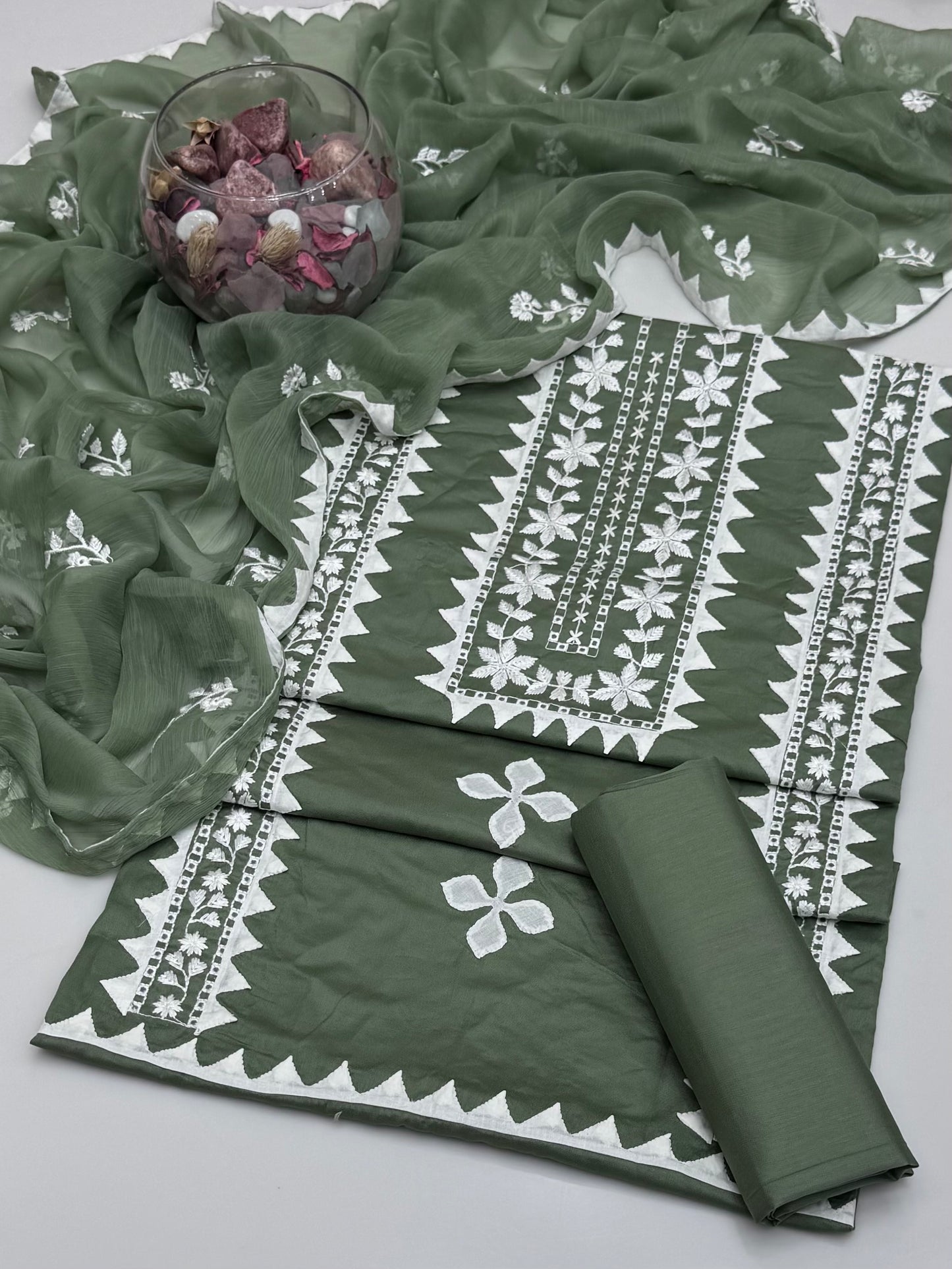 Computer Pakka With Handmade Applic Work On Pure Lawn 3pc Dress 👗