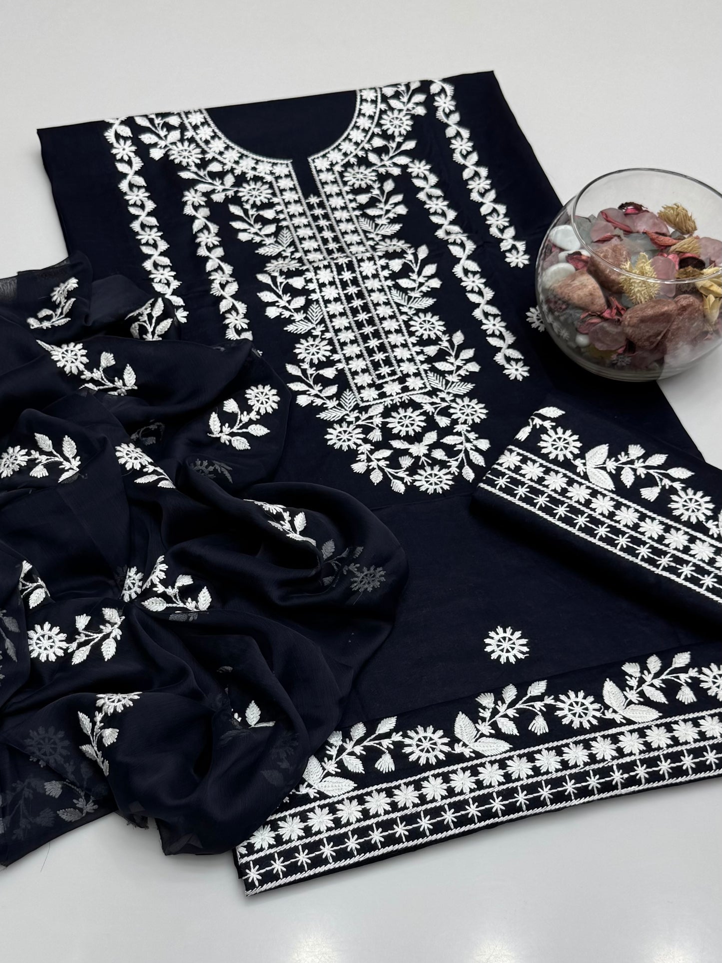 Computer Pakka Embroidery On Pure Lawn 3pc Dress 👗