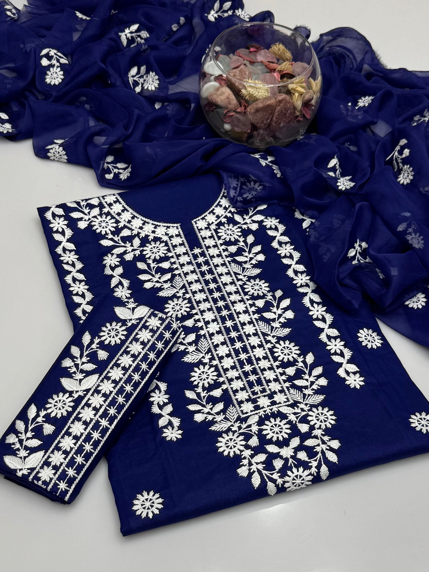 Computer Pakka Embroidery On Pure Lawn 3pc Dress 👗