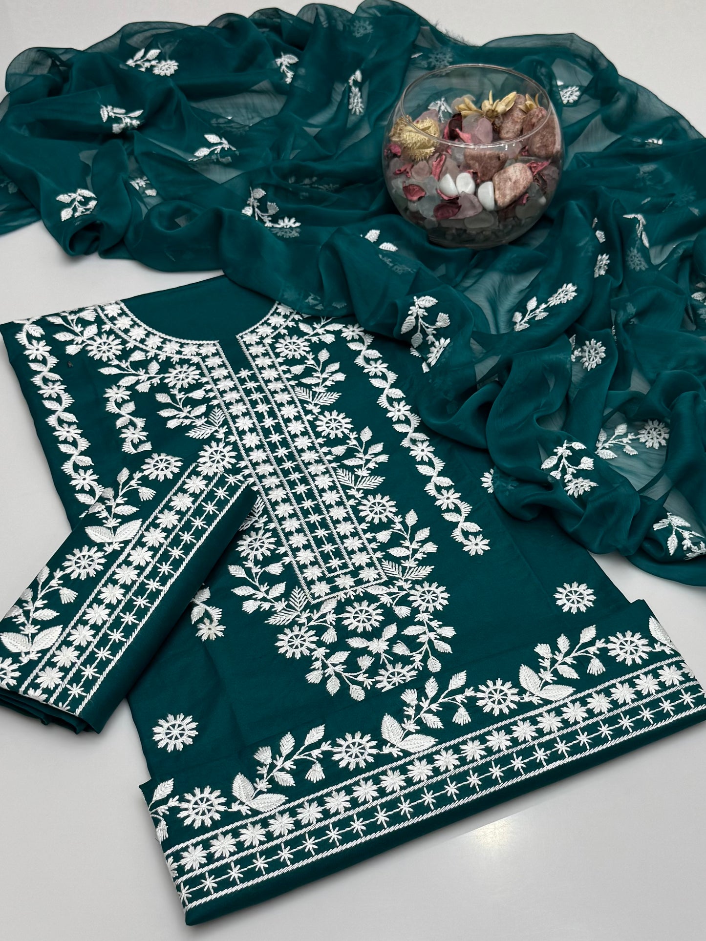 Computer Pakka Embroidery On Pure Lawn 3pc Dress 👗
