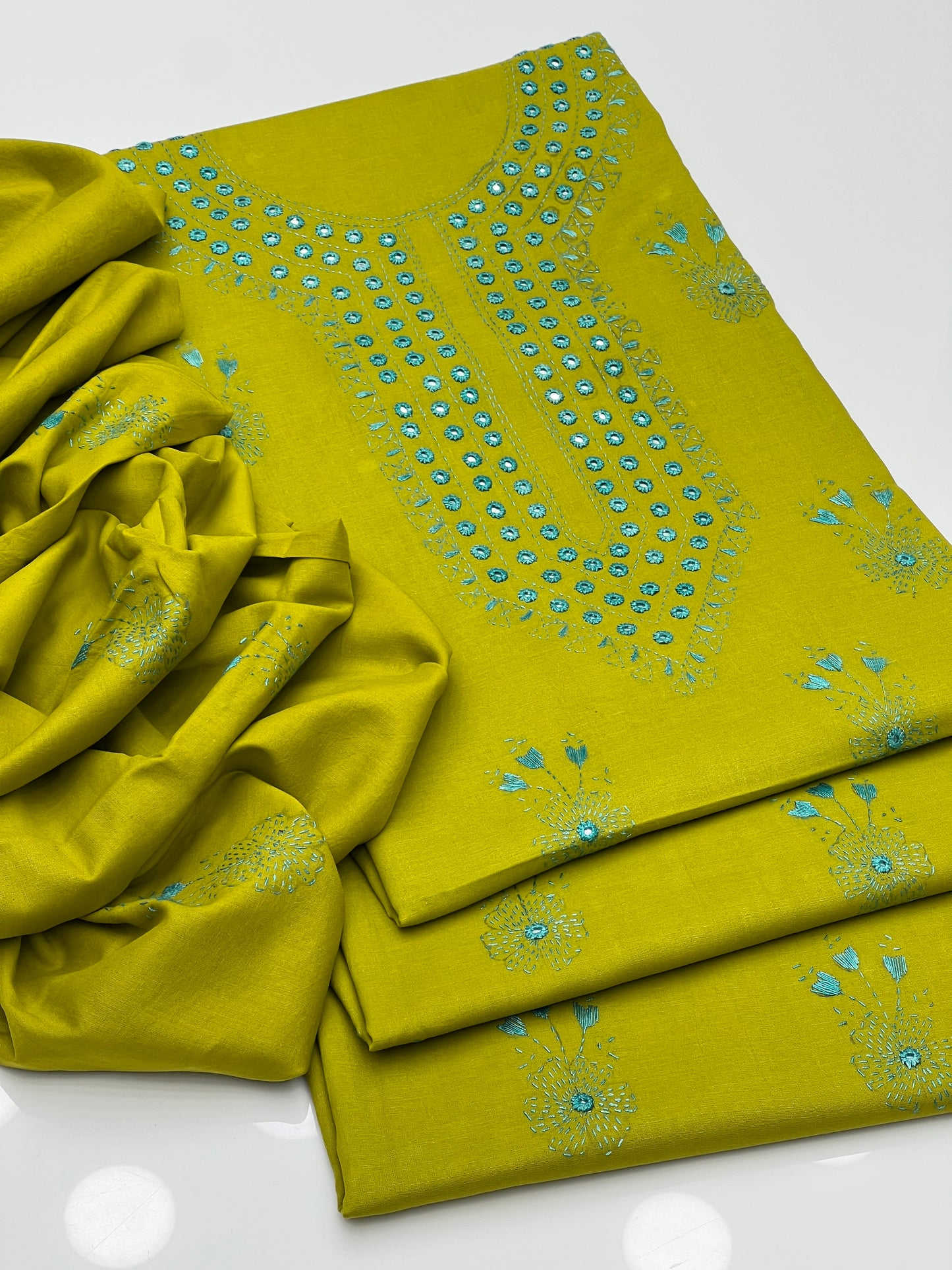 Kacha Tanka With Mirror Work On Lawn 3pc Suit With Lawn Dupatta 👗