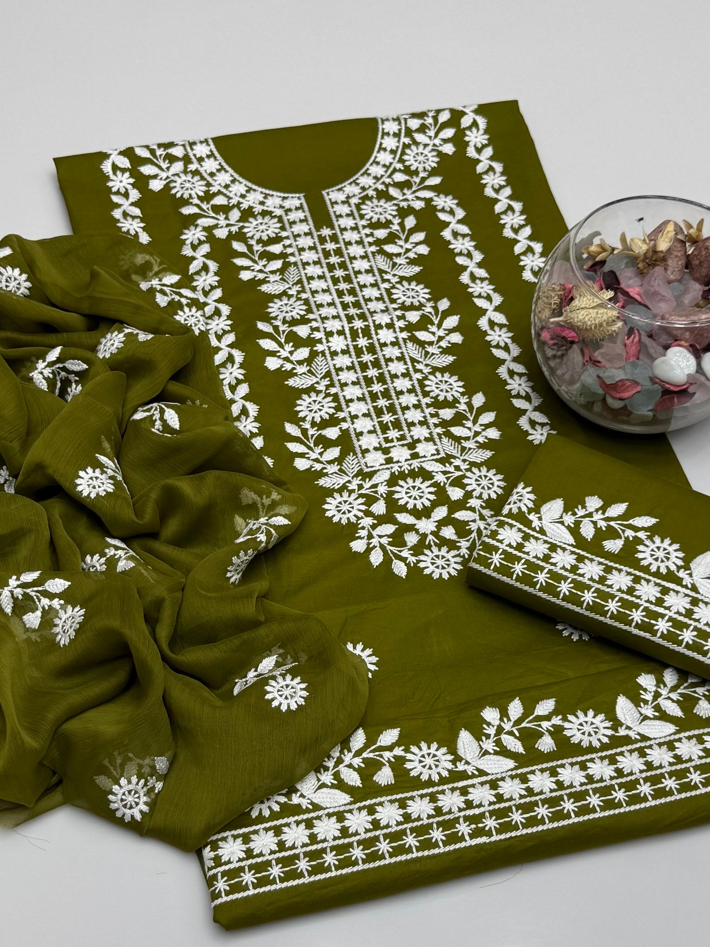 Computer Pakka Embroidery On Pure Lawn 3pc Dress 👗