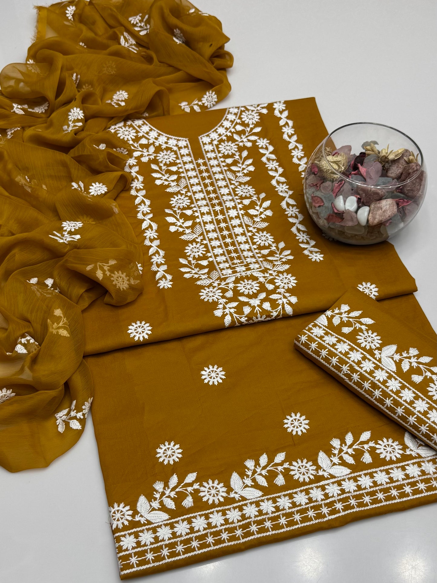 Computer Pakka Embroidery On Pure Lawn 3pc Dress 👗