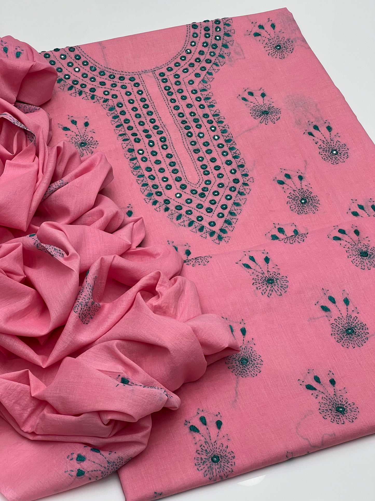 Kacha Tanka With Mirror Work On Lawn 3pc Suit With Lawn Dupatta 👗