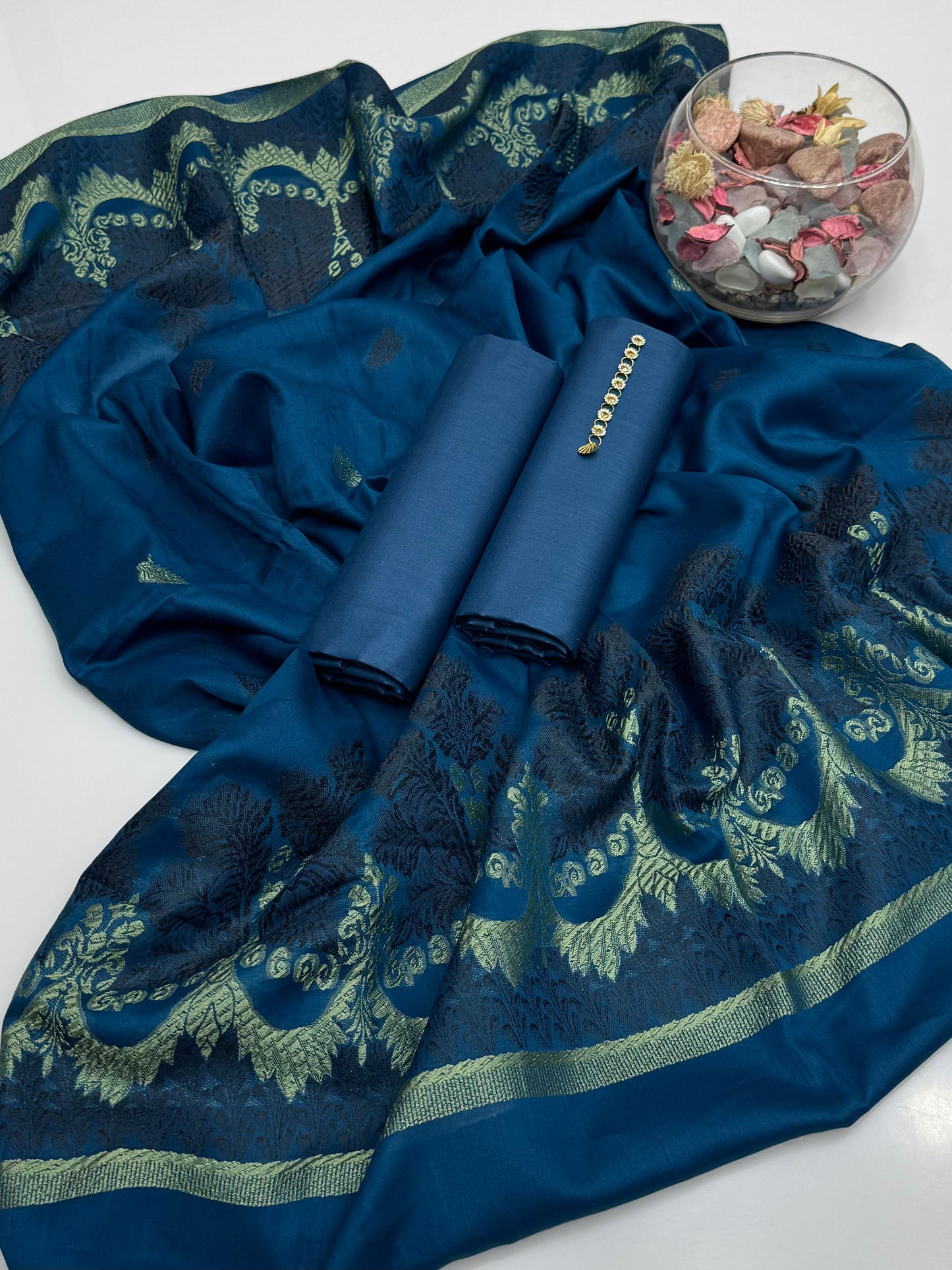 Pure Gtm Lawn Suit With Pure Lawn Brosha Jacquard Shawl 3pc Dress 👗