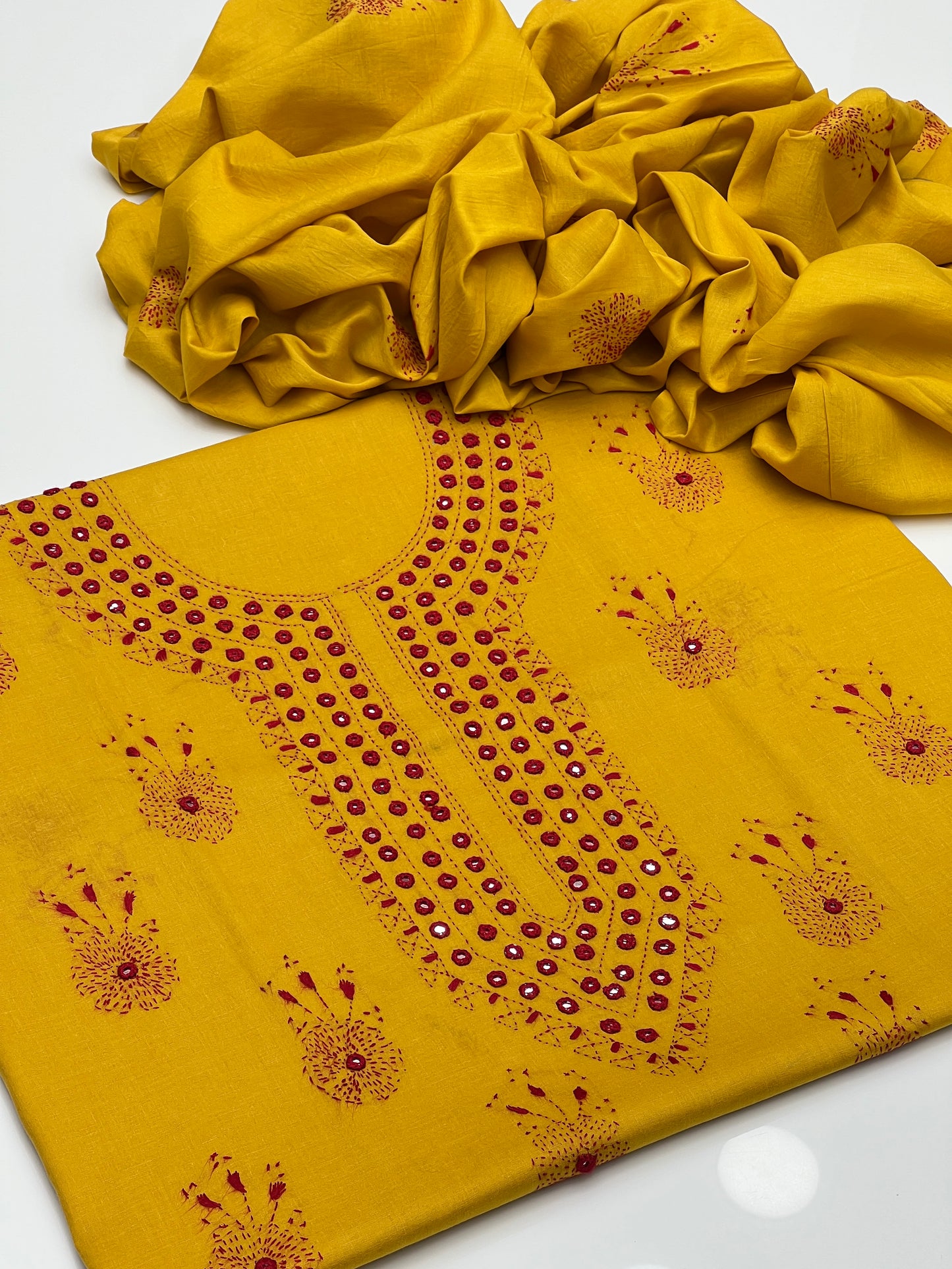 Kacha Tanka With Mirror Work On Lawn 3pc Suit With Lawn Dupatta 👗
