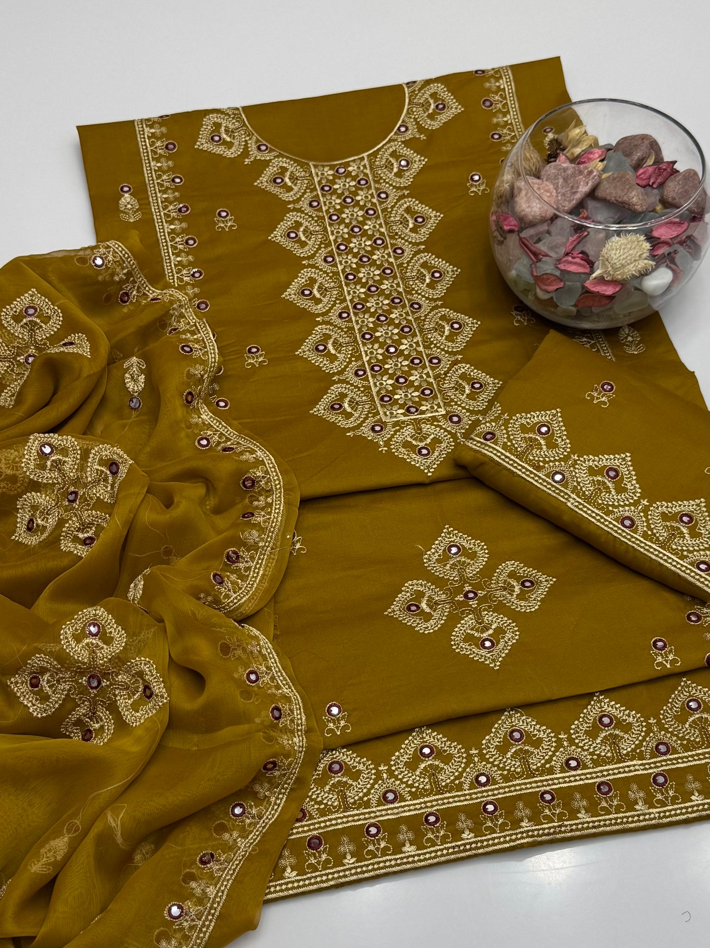 Computer 9mm Embroidery On Pure Lawn 3pc Dress 👗