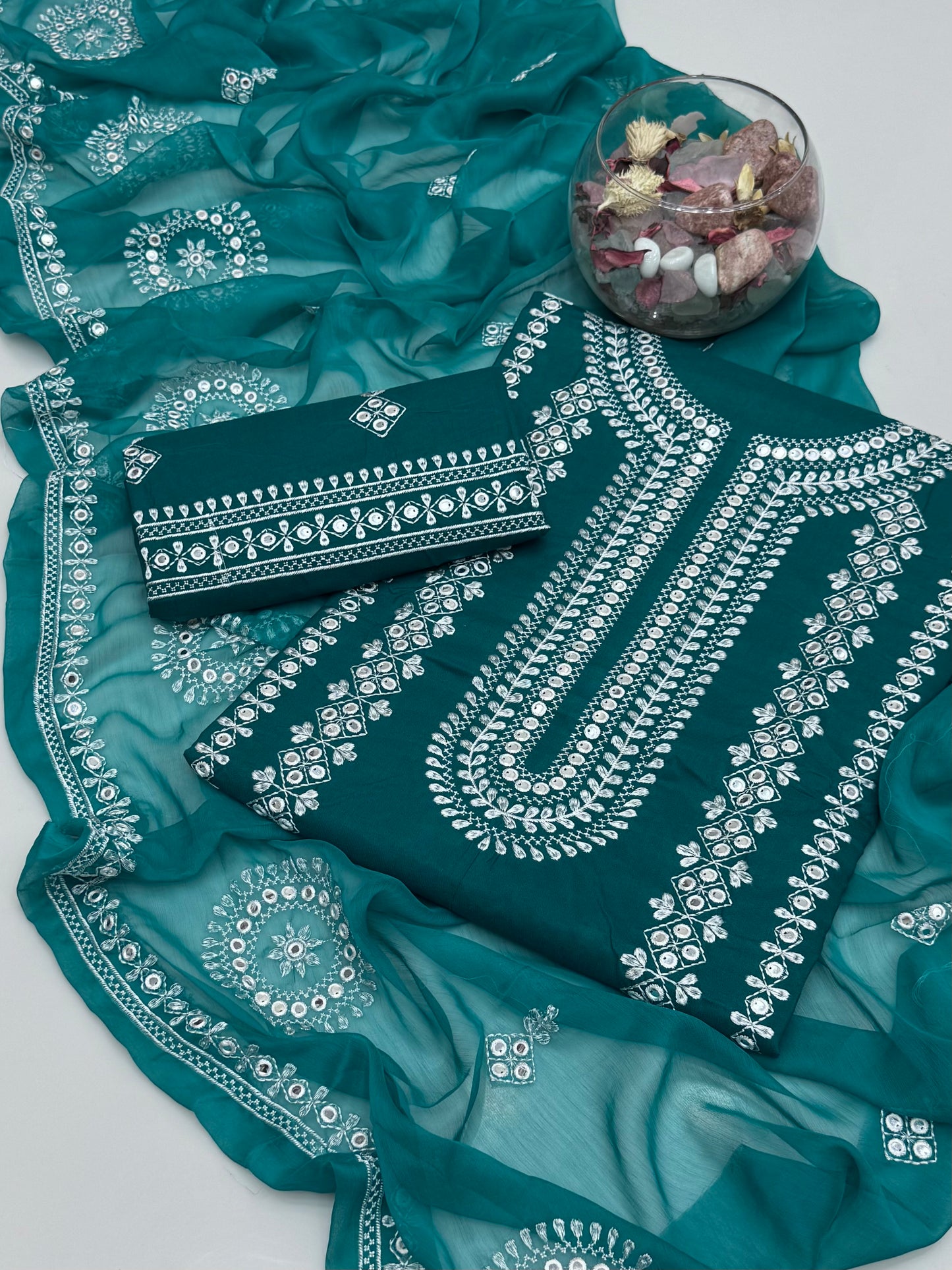 Computer 9mm Embroidery On Pure Lawn 3pc Dress 👗