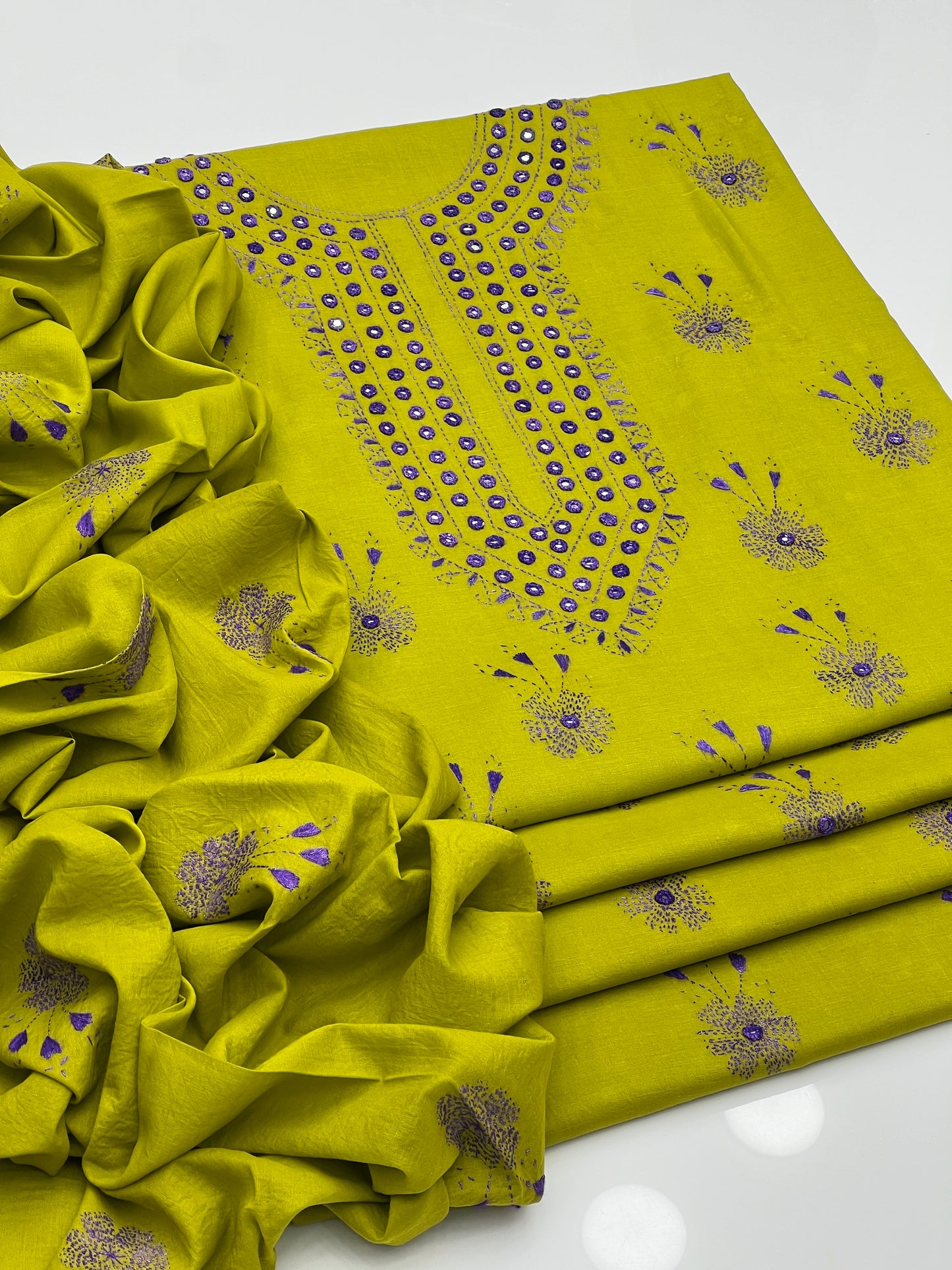 Kacha Tanka With Mirror Work On Lawn 3pc Suit With Lawn Dupatta 👗
