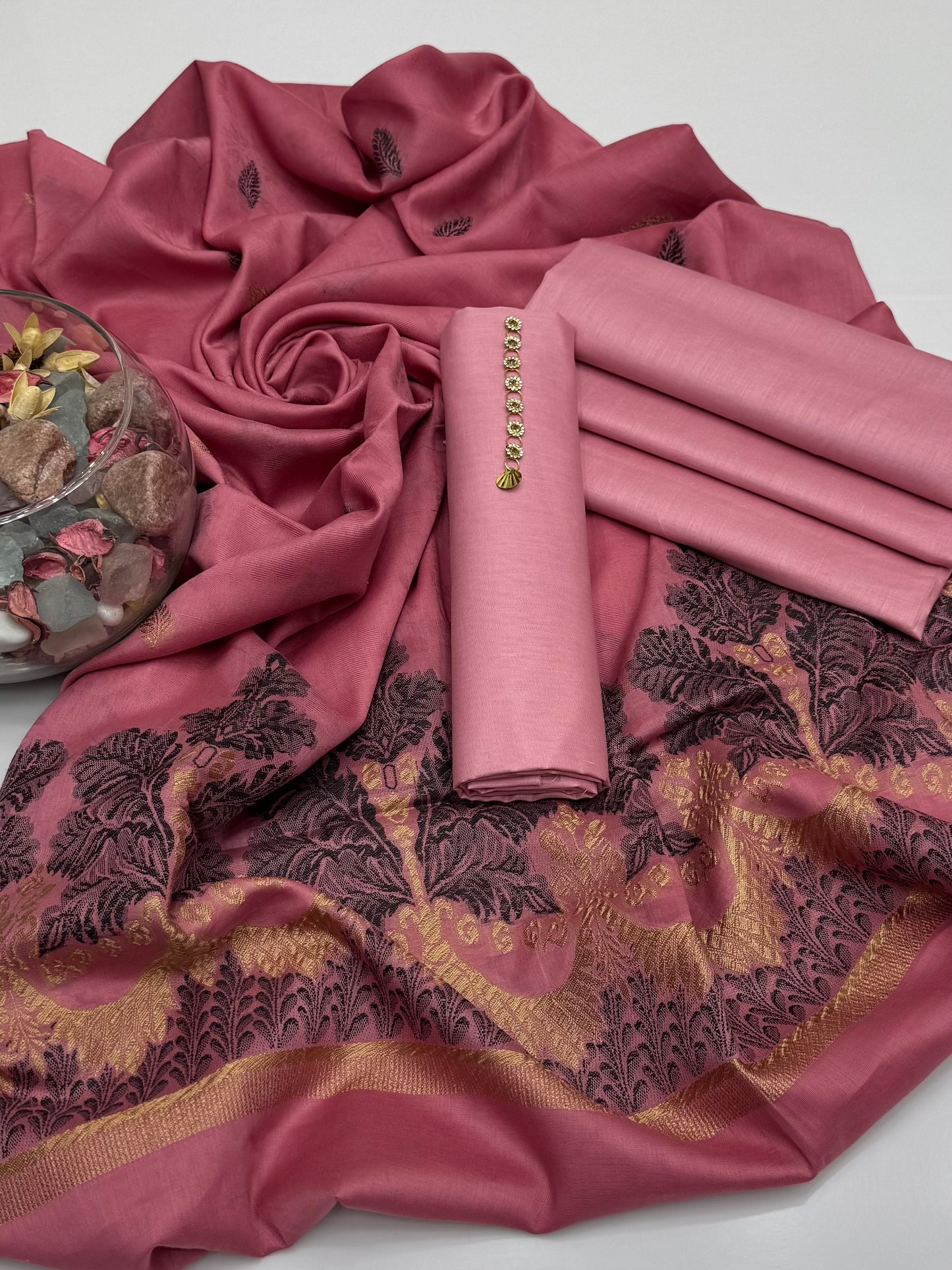 Pure Gtm Lawn Suit With Pure Lawn Brosha Jacquard Shawl 3pc Dress 👗