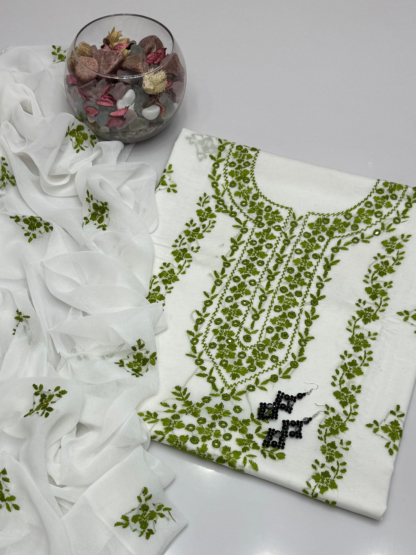 Handmade Pakka Tanka With Mirror Work On Pure Lawn 3pc Suit With Free Earrings 😍