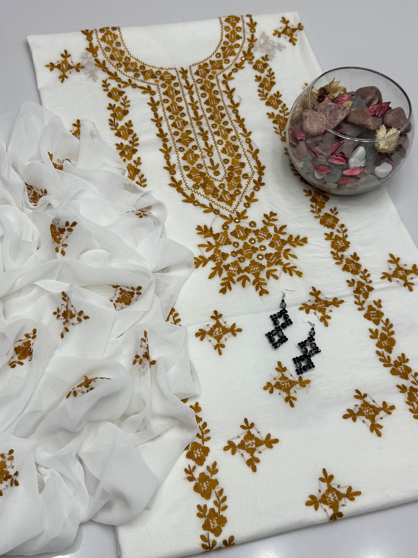 Handmade Pakka Tanka With Mirror Work On Pure Lawn 3pc Suit With Free Earrings 😍