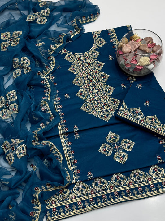 Computer 9mm Embroidery On Pure Lawn 3pc Dress 👗