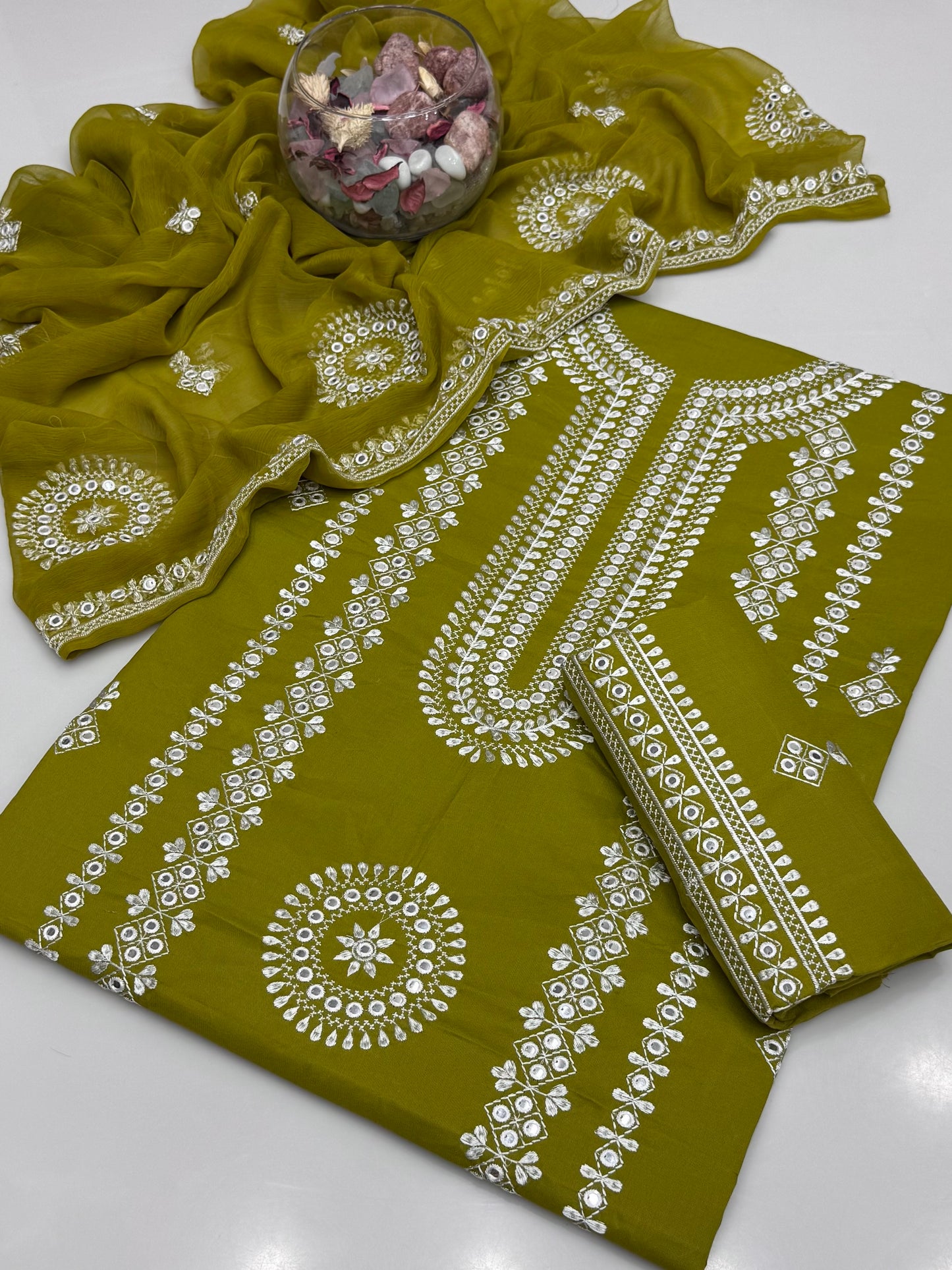 Computer 9mm Embroidery On Pure Lawn 3pc Dress 👗
