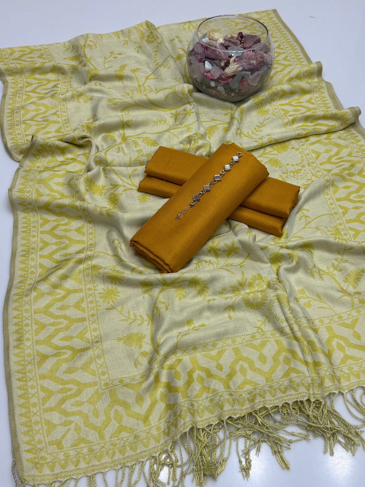 Winter’s Beautiful Pashmina Wool Shawl With Soft Dhanak Shirt Nd Trouser 3pc Dress 👗