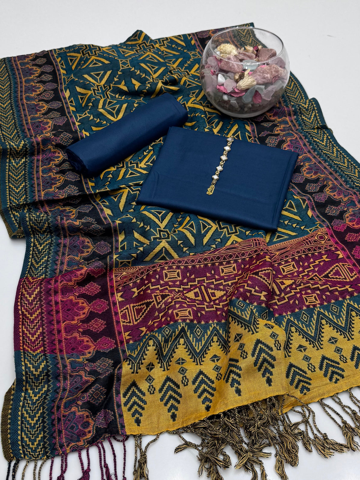 Winter’s Beautiful Pashmina Wool Shawl With Soft Dhanak Shirt Nd Trouser 3pc Dress 👗